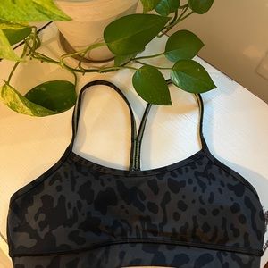 Flowy Y Lululemon 🍋🖤 Sports Bra